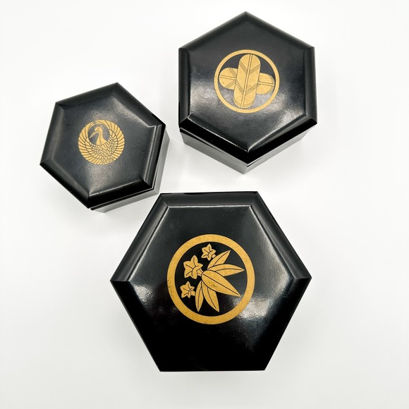 Vintage Nesting Black Lacquer Finish Boxes Hexagon Gold Print Set of Three Japan - Picture 6 of 13